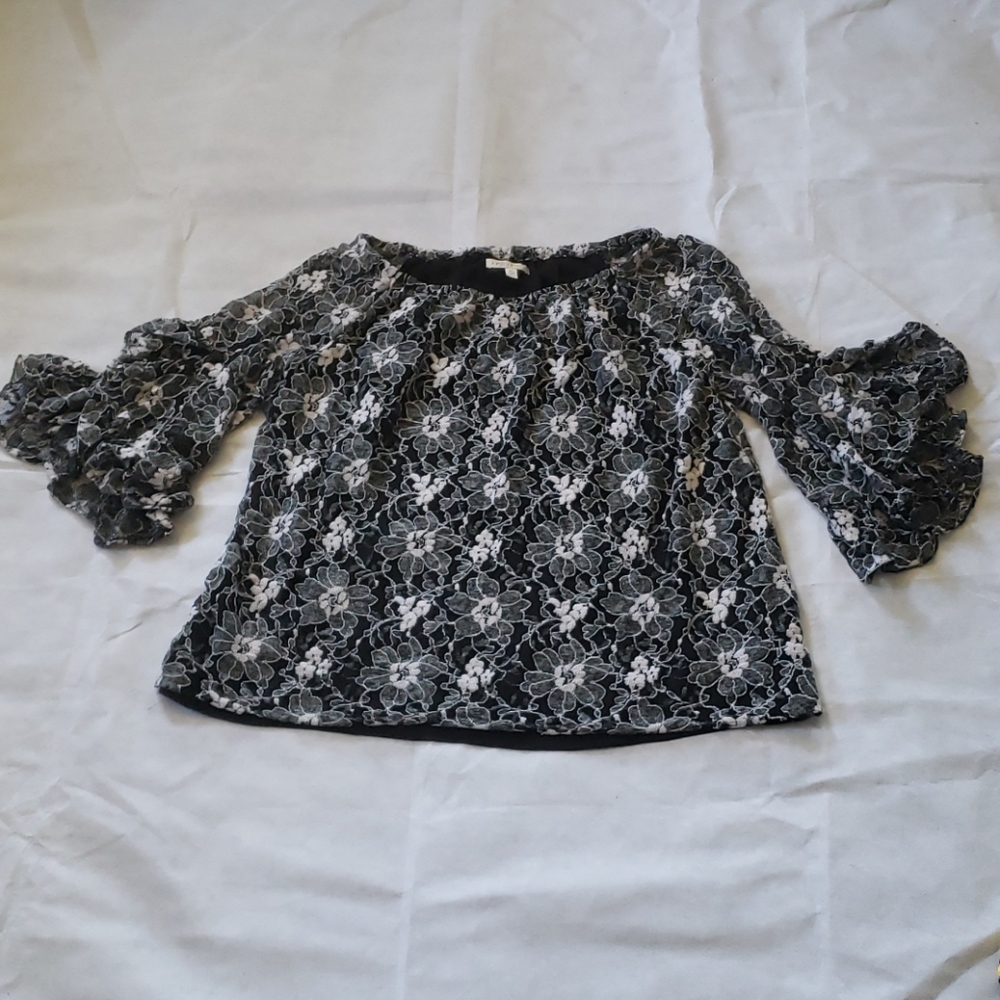 Black white flowered boho gypsy ruffled sleeves